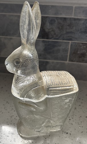 Antique bunny rabbit - w, basket